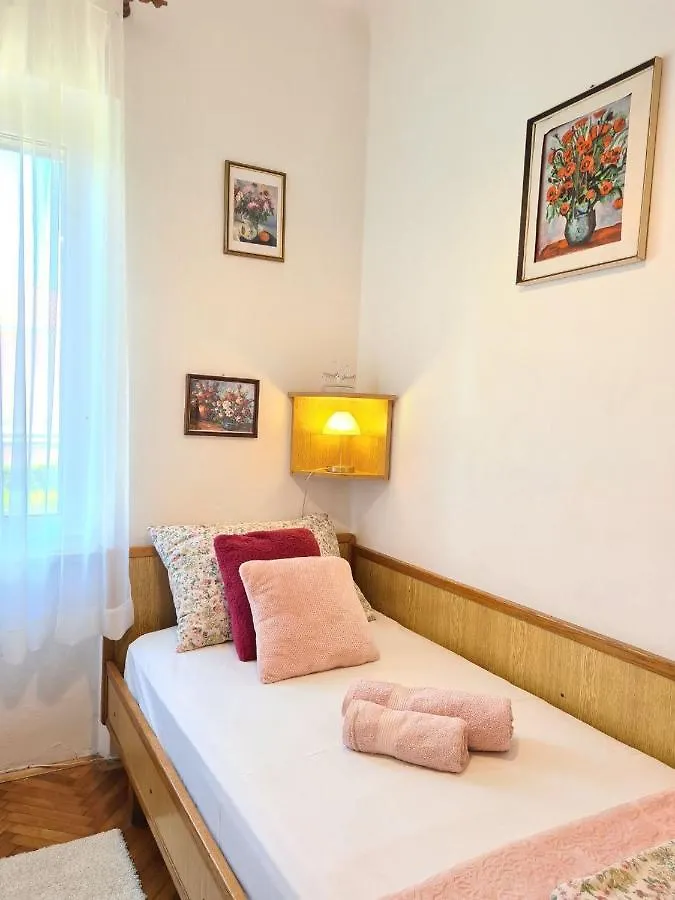 Mentha Apartment Kastela